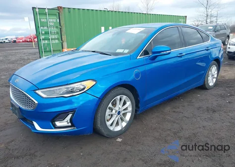 2019 Ford Fusion Energi Titanium z USA, uszkodzony, nr VIN 3FA6P0SU3KR258401